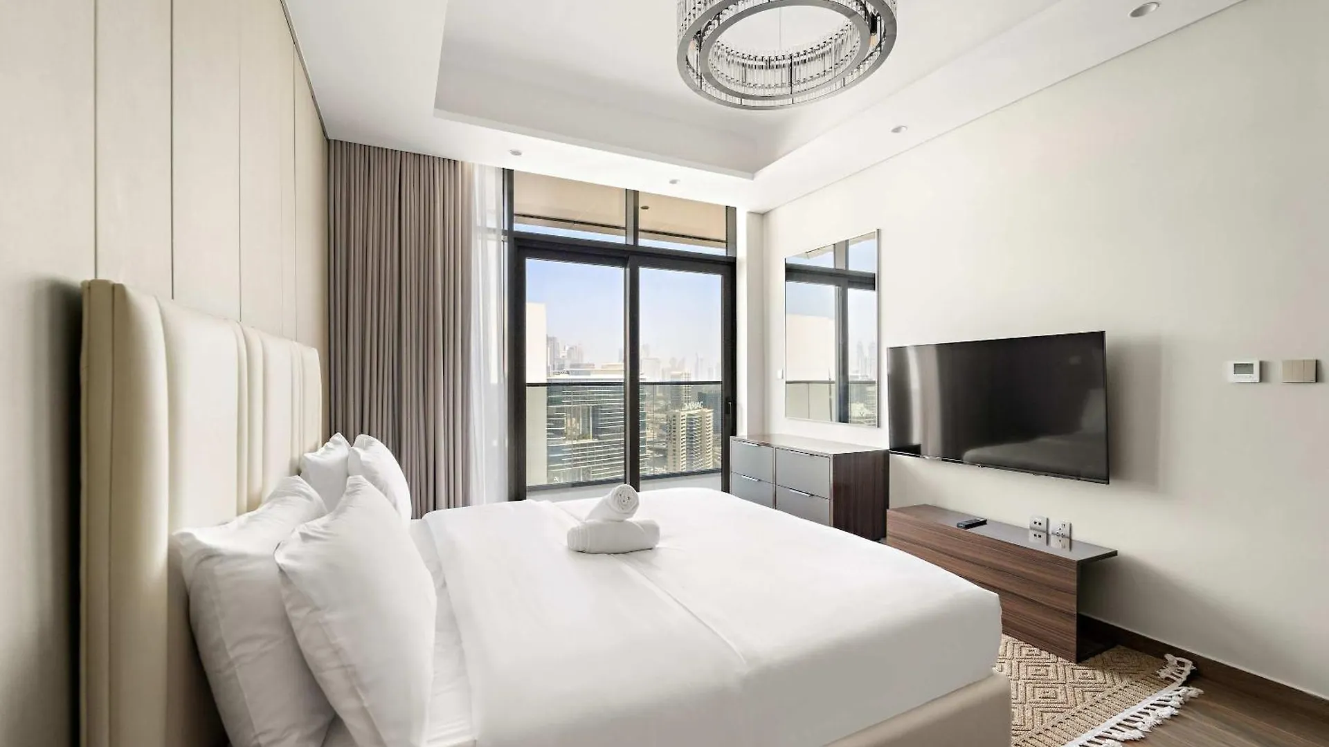 Luxury 1Bedroom In New Residence With Pool In Bbay Dubai United Arab Emirates